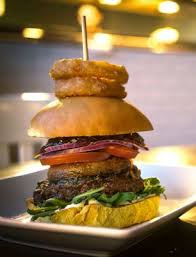 Ha Önnek burger rendelés lenne éppen az ideális, hogy csillapítja éhségét, úgy keresse fel a Hambugerkirályt!